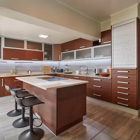 Luxury Retreat With Pool & Views Βίλα