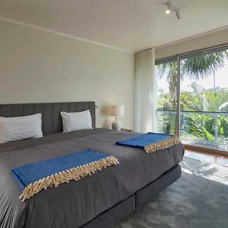 Luxury Retreat With Pool & Views Βίλα *