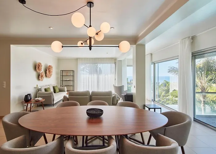 Villa Luxury Retreat With Pool & Views