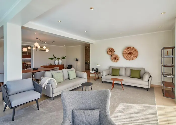 Luxury Retreat With Pool & Views