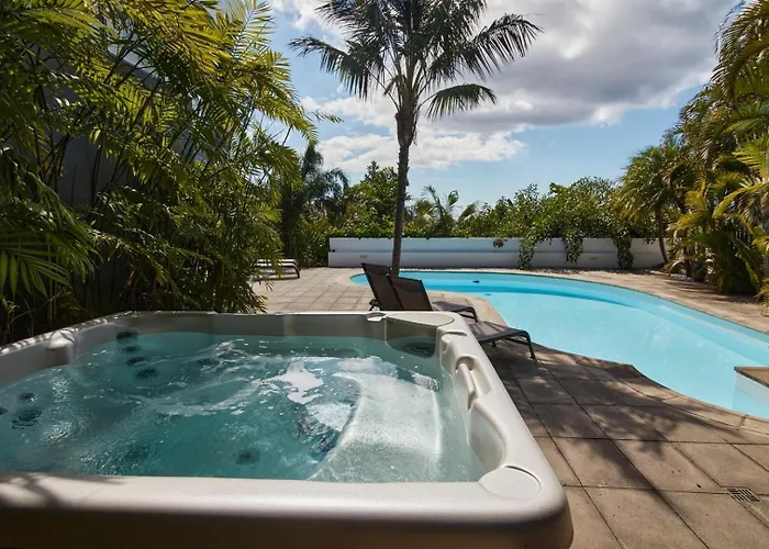 Luxury Retreat With Pool & Views Villa