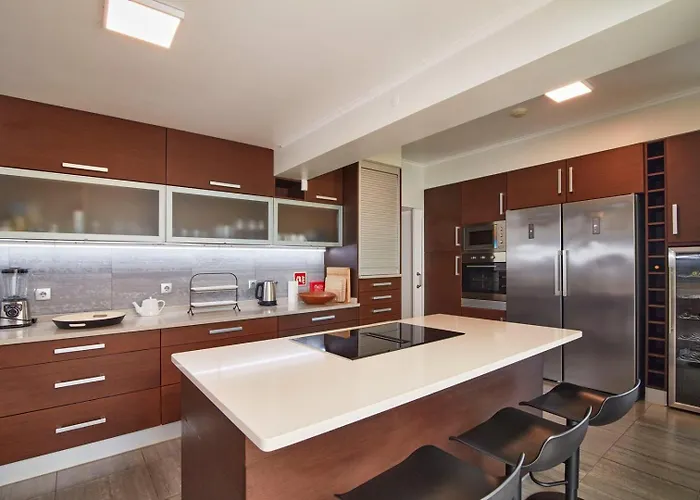 Luxury Retreat With Pool & Views