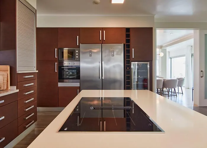 Luxury Retreat With Pool & Views