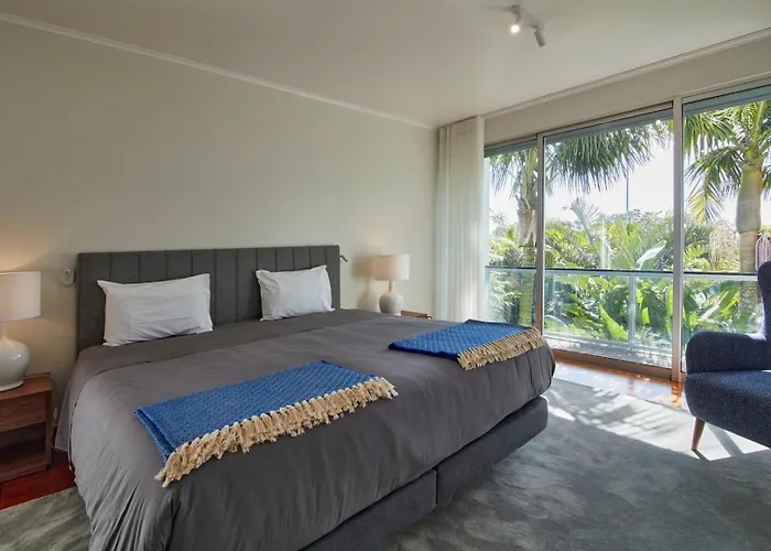 Luxury Retreat With Pool & Views Villa *