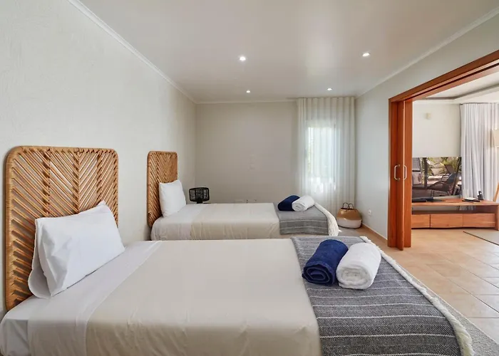 Luxury Retreat With Pool & Views Villa *