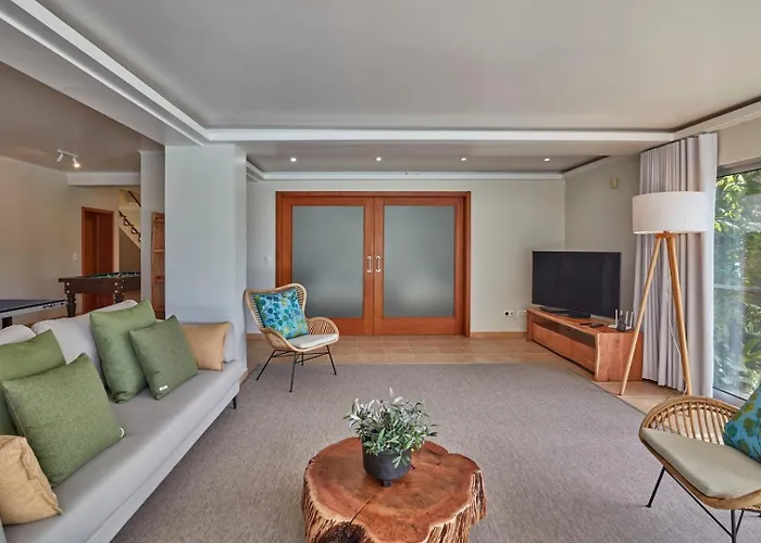 Luxury Retreat With Pool & Views