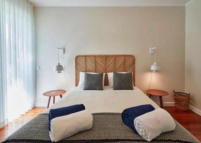 Luxury Retreat With Pool & Views *