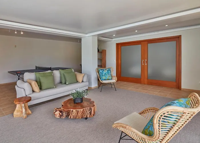 Villa Luxury Retreat With Pool & Views *