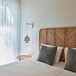 Вилла Luxury Retreat With Pool & Views *
