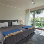 Luxury Retreat With Pool & Views Villa *