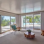 Вилла Luxury Retreat With Pool & Views