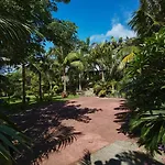 Luxury Retreat With Pool & Views Вилла *