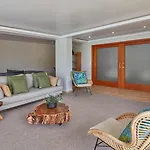 Вилла Luxury Retreat With Pool & Views *