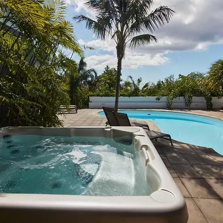 Luxury Retreat With Pool & Views וילה