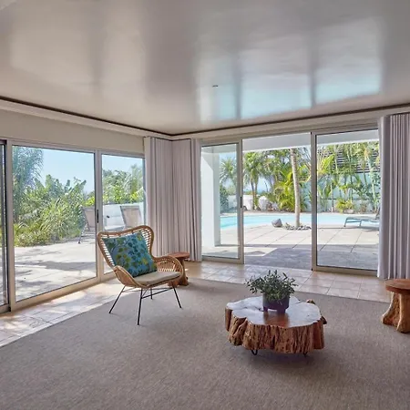 Villa Luxury Retreat With Pool & Views